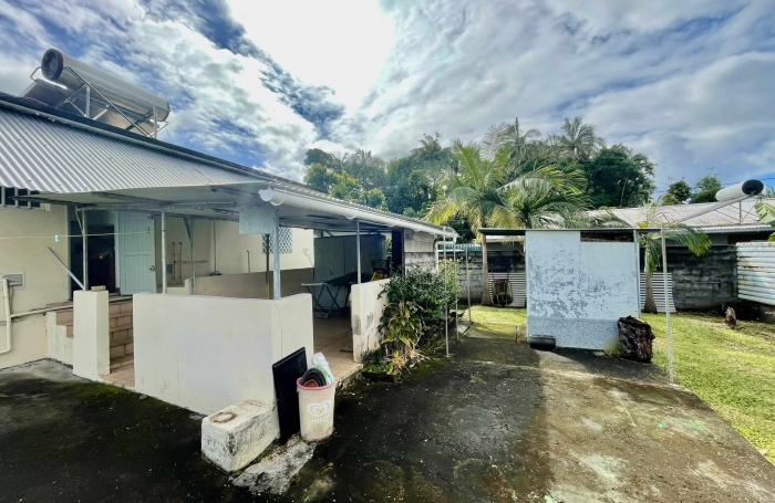 SAINT PHILIPPE 97442 - VILLA À RAFRAÎCHIR - TERRAIN PLAT ET PISCINABLE - ENVIRONNEMENT PRISÉ