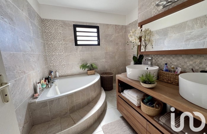 Vente Maison 114m&sup2; 4 pi&#232;ces Sainte Suzanne