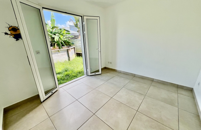 SAINT PHILIPPE 97442 - VILLA F4 DE PLAIN PIED - FONCTIONNELLE - BEAUX VOLUMES - PROCHE CENTRE