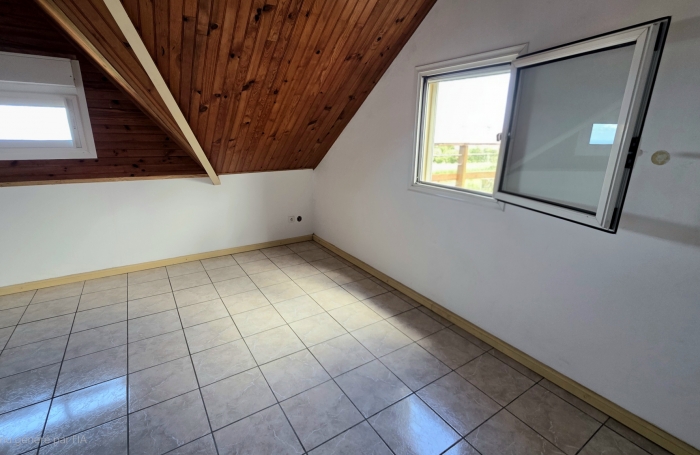 SAINT JOSEPH 97480 - MAISON À ETAGE - ENTRETENUE ET LUMINEUSE - VUE MER - PROCHE COMMODITES