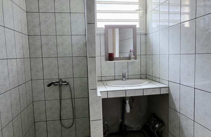 SAINT JOSEPH 97480 - MAISON À ETAGE - ENTRETENUE ET LUMINEUSE - VUE MER - PROCHE COMMODITES