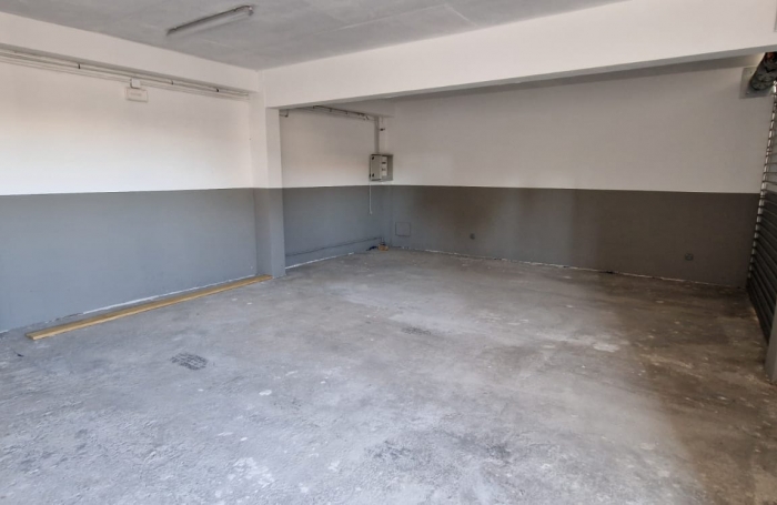 A LOUER - LOCAL COMMERCIAL - RAVINE DES CAFRES SAINT PIERRE - 1520€ TTC