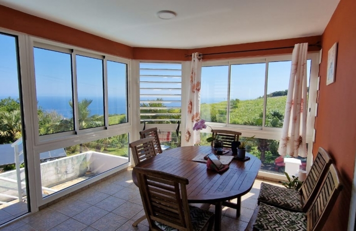 A VENDRE - Villa F4 à étage avec piscine à Petite-Ile - 462000€ FAI