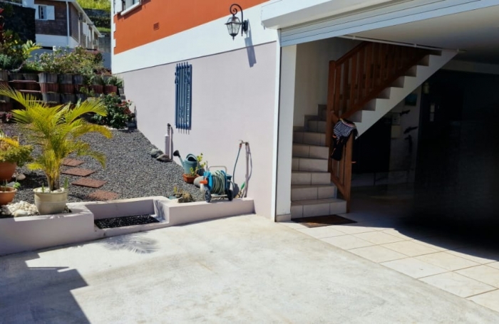 A VENDRE - Villa F4 à étage avec piscine à Petite-Ile - 462000€ FAI