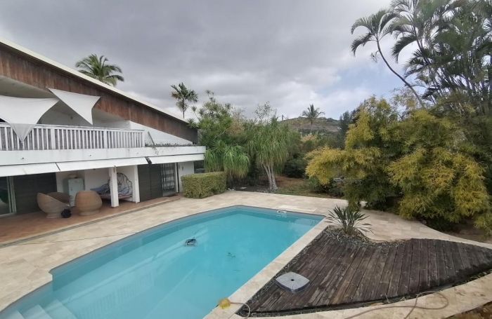 Vente Maison 275m&sup2; 10 pi&#232;ces Saint Gilles les Bains