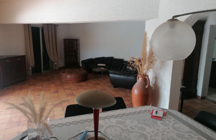 Vente Maison 275m&sup2; 10 pi&#232;ces Saint Gilles les Bains