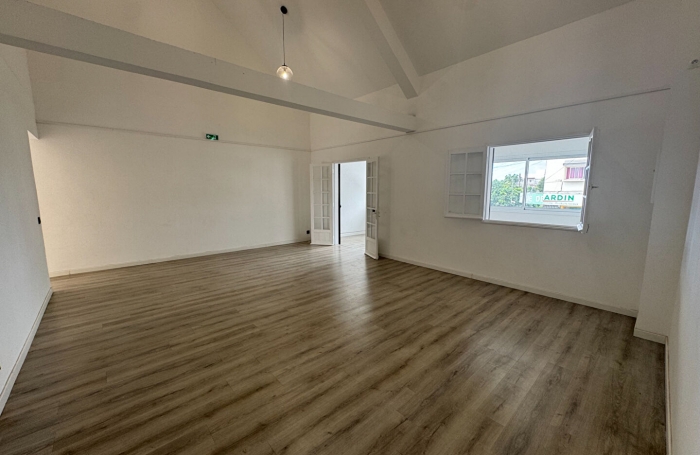 Location Local commercial 106m² 5 pièces Sainte Clotilde