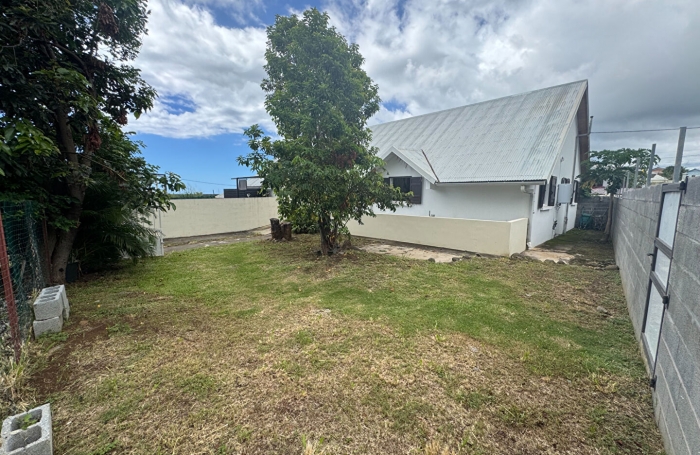 Location Local commercial 106m² 5 pièces Sainte Clotilde