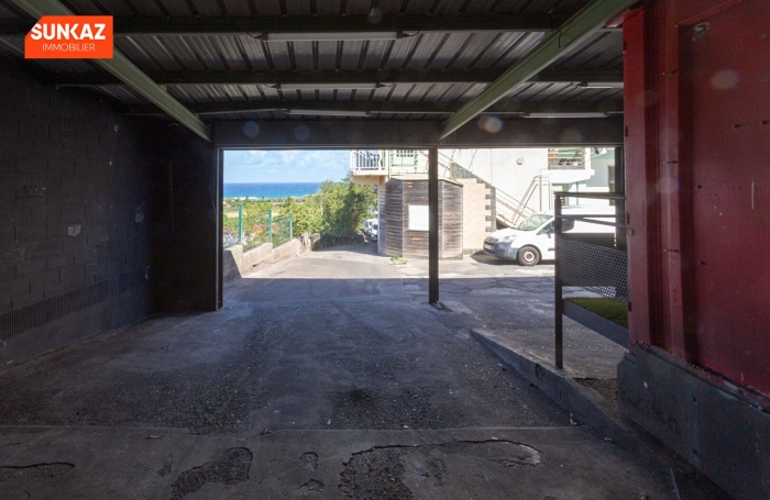 Location Local commercial 120m² 1 pièce Saint-Pierre