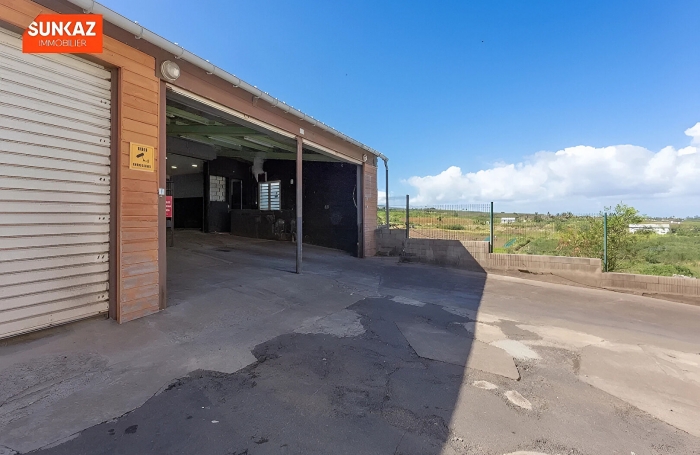 Location Local commercial 120m² 1 pièce Saint-Pierre