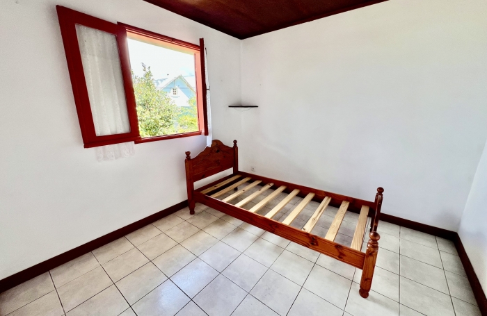 TAMPON 97430 - MAISON TYPE CREOLE - 2 CHAMBRES - PLAIN PIED - TERRAIN PLAT - SECTEUR RESIDENTIEL