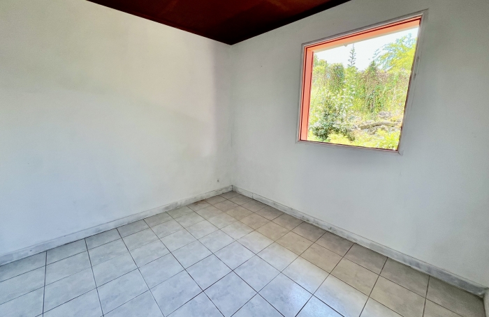 TAMPON 97430 - MAISON TYPE CREOLE - 2 CHAMBRES - PLAIN PIED - TERRAIN PLAT - SECTEUR RESIDENTIEL