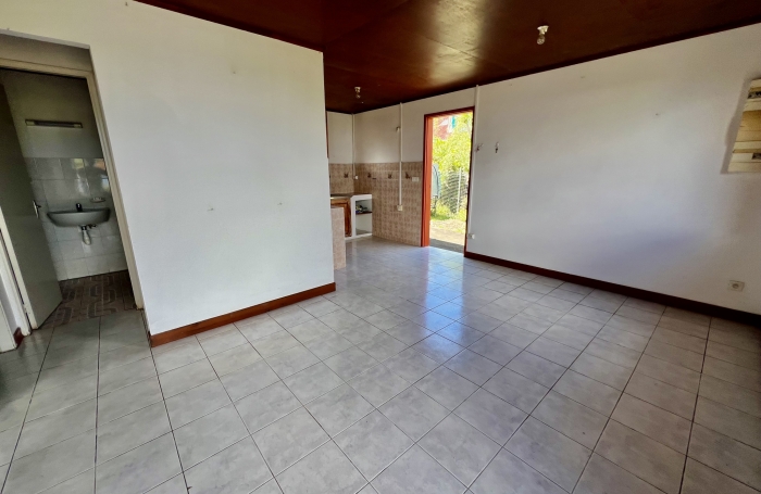TAMPON 97430 - MAISON TYPE CREOLE - 2 CHAMBRES - PLAIN PIED - TERRAIN PLAT - SECTEUR RESIDENTIEL