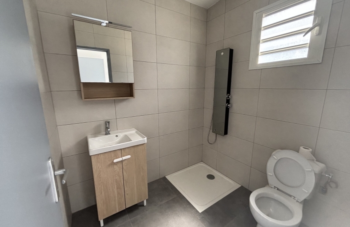 À LOUER - LOCAL COMMERCIAL - SAINT-PIERRE