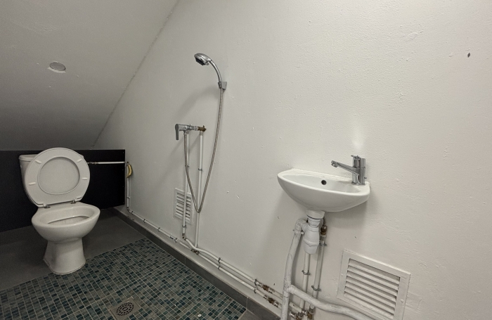 À LOUER - LOCAL COMMERCIAL - SAINT-PIERRE