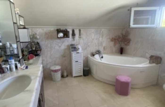 Vente Divers 187m&sup2; 6 pi&#232;ces La Montagne