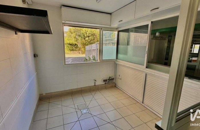 Location Fonds de commerce 85m&sup2; Sainte Clotilde