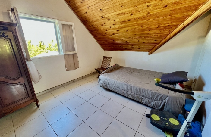 SAINT PHILIPPE 97442 - VILLA A ETAGE - BEAUX VOLUMES - PROCHE ECOLES ET COMMODITES