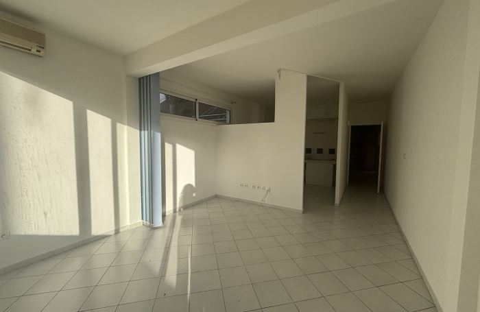 &Agrave; LOUER - LOCAL PROFESSIONEL - TAMPON