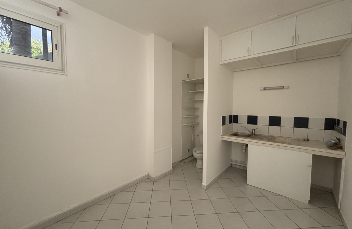 &Agrave; LOUER - LOCAL PROFESSIONEL - TAMPON