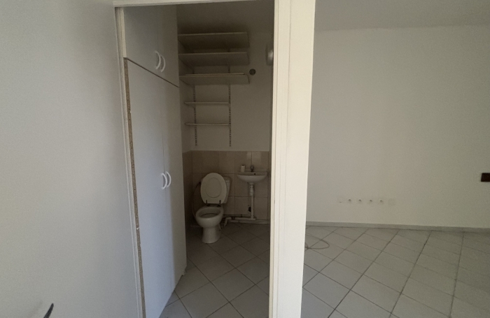 &Agrave; LOUER - LOCAL PROFESSIONEL - TAMPON