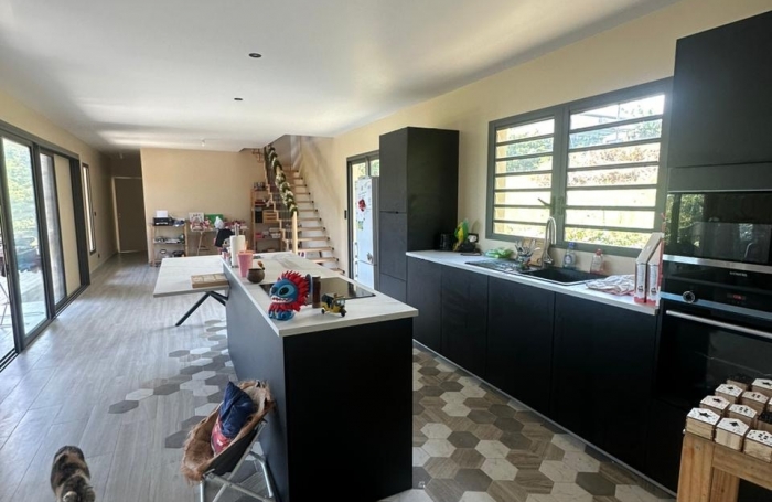 Vente Divers 140m&sup2; 4 pièces Saint-Pierre