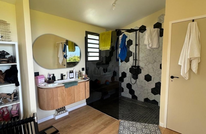 Vente Divers 140m&sup2; 4 pièces Saint-Pierre