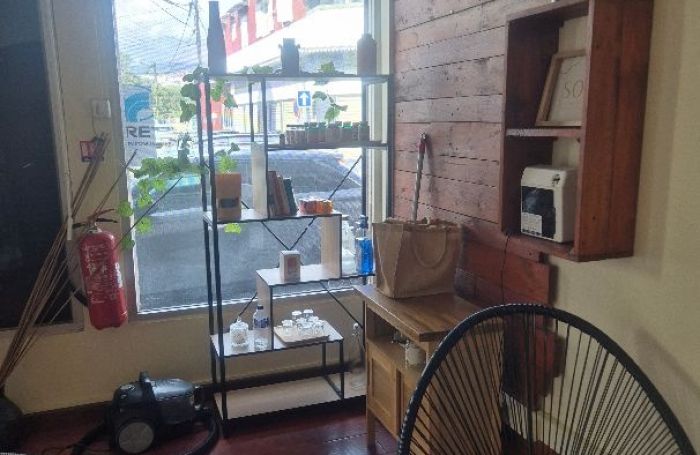 A LOUER - LOCAL de 60m2 -  CENTRE VILLE DE SAINT-PIERRE - Activit&eacute;s autoris&eacute;es : commerce, bureau, service (Ho