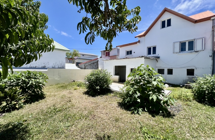 SAINT JOSEPH 97480 - VILLA &Agrave; &Eacute;TAGE - BEAUX VOLUMES - MAGNIFIQUE VUE MER - PROCHE ETABLISSEMENTS SCOLAIRE
