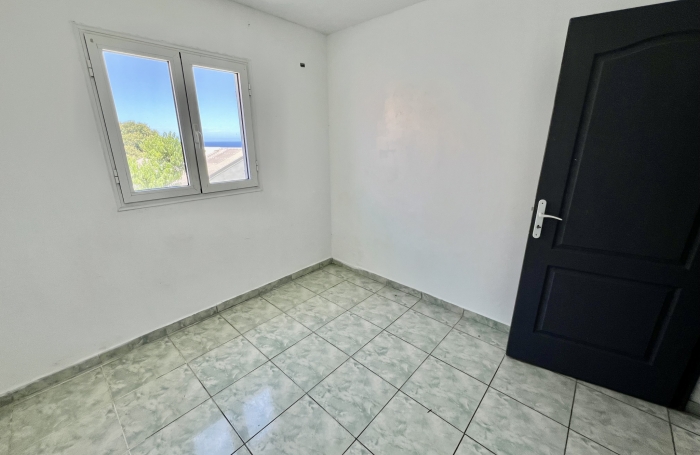 SAINT JOSEPH 97480 - VILLA &Agrave; &Eacute;TAGE - BEAUX VOLUMES - MAGNIFIQUE VUE MER - PROCHE ETABLISSEMENTS SCOLAIRE