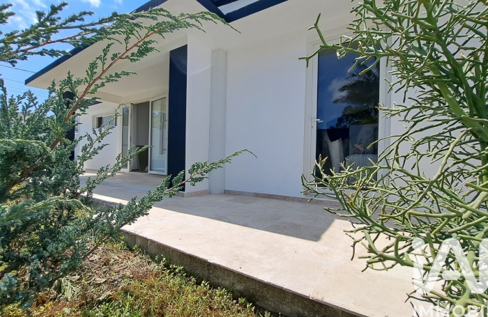 Vente Divers 250m&sup2; 7 pièces Le Tampon