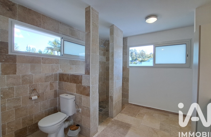 Vente Divers 250m&sup2; 7 pièces Le Tampon