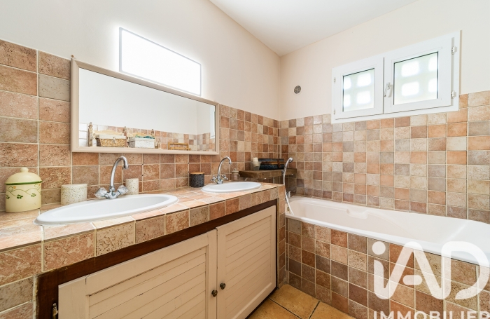 Vente Divers 152m&sup2; 5 pièces Sainte Marie