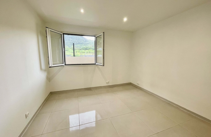 SAINT JOSEPH 97480 - VILLA F4 RENOVEE - FONCTIONNELLE ET LUMINEUSE - SECTEUR VERDOYANT