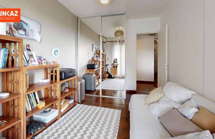 Vente Appartement 95.35m&sup2; 4 pi&egrave;ces Saint Gilles Les Hauts