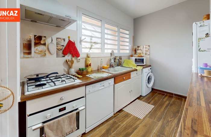 Vente Appartement 95.35m&sup2; 4 pi&egrave;ces Saint Gilles Les Hauts