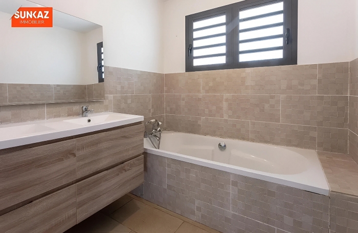 Location Maison 120m&sup2; 4 pi&egrave;ces Saint-Pierre