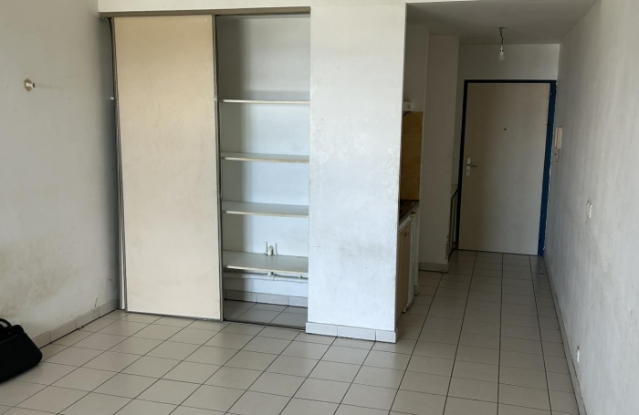 &Agrave; vendre &agrave; Saint-Denis : grand studio avec terrasse