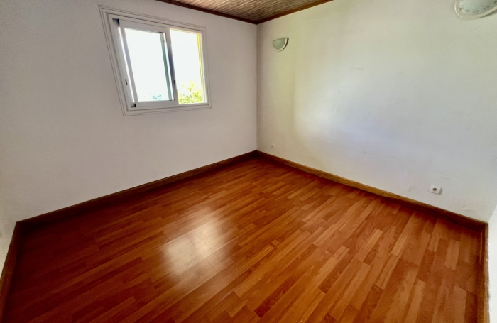 PETITE ILE 97429 - VILLA F4 EN PARFAIT ETAT - BEAUX VOLUMES - QUARTIER PRISE - FACILE D'ACCES