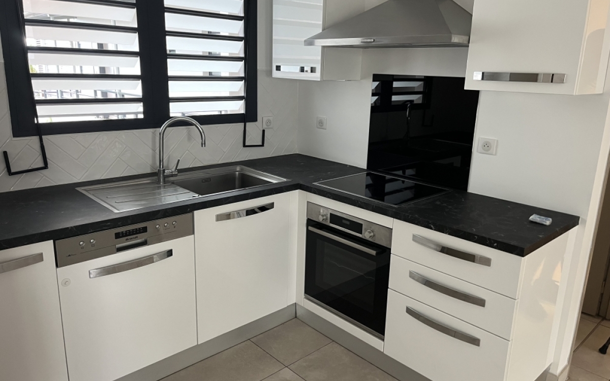 ST LEU CENTRE T2 BELLE TERRASSE