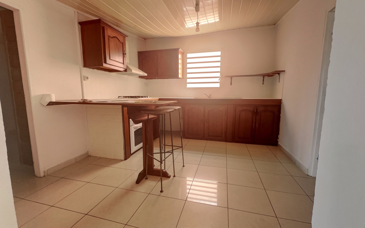 MAISON VILLE T3 AVEC PISCINE