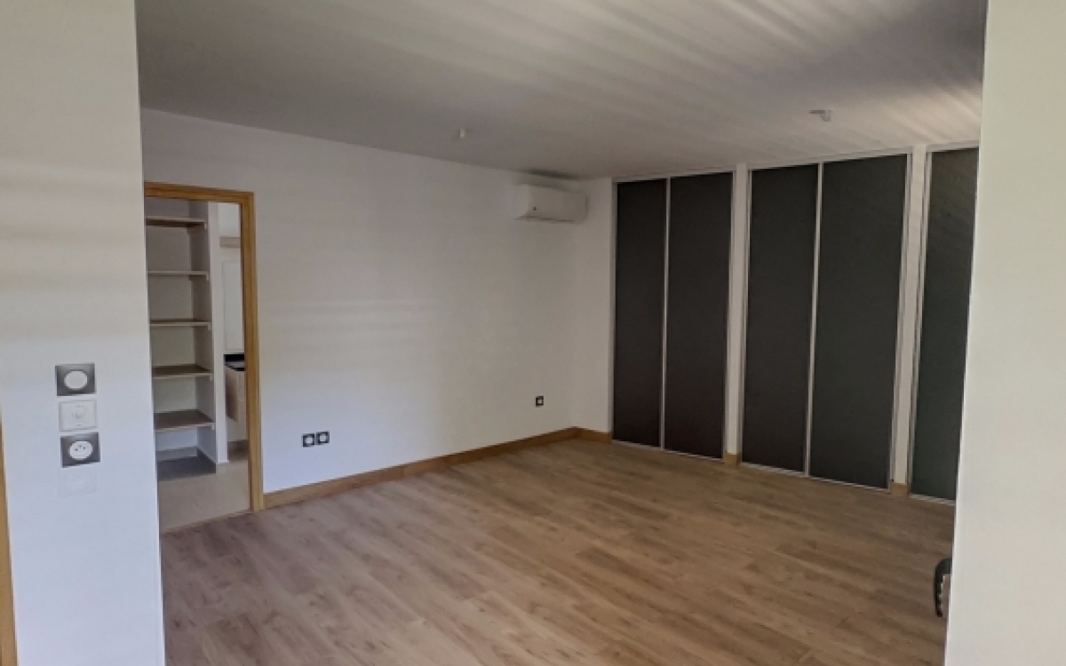 T5 148m2 CENTRE VILLE ST GILLES BAINS