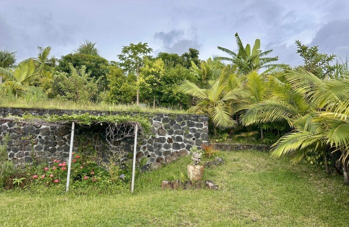 SAINT JOSEPH  97480 - TERRAIN AVEC VUE MER - AU CALME - FACILE D'ACCES