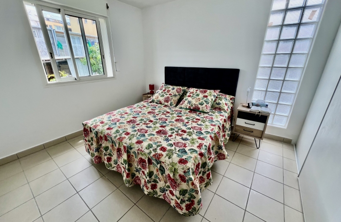 SAINT JOSEPH 97480 - APPARTEMENT F3  LUMINEUX ET CONFORTABLE - BEAUX VOLUMES - PROCHE CENTRE VILLE