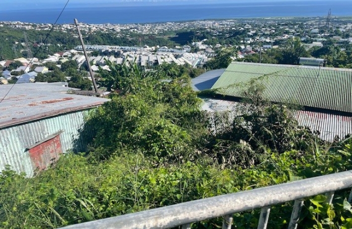 BEAU TERRAIN DE 820 M2 LA BRETAGNE SECTEUR BOIS ROUGE VUE MER MONTAGNE