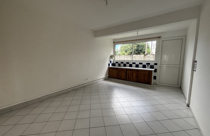 &Agrave; LOUER LOCAL - TAMPON