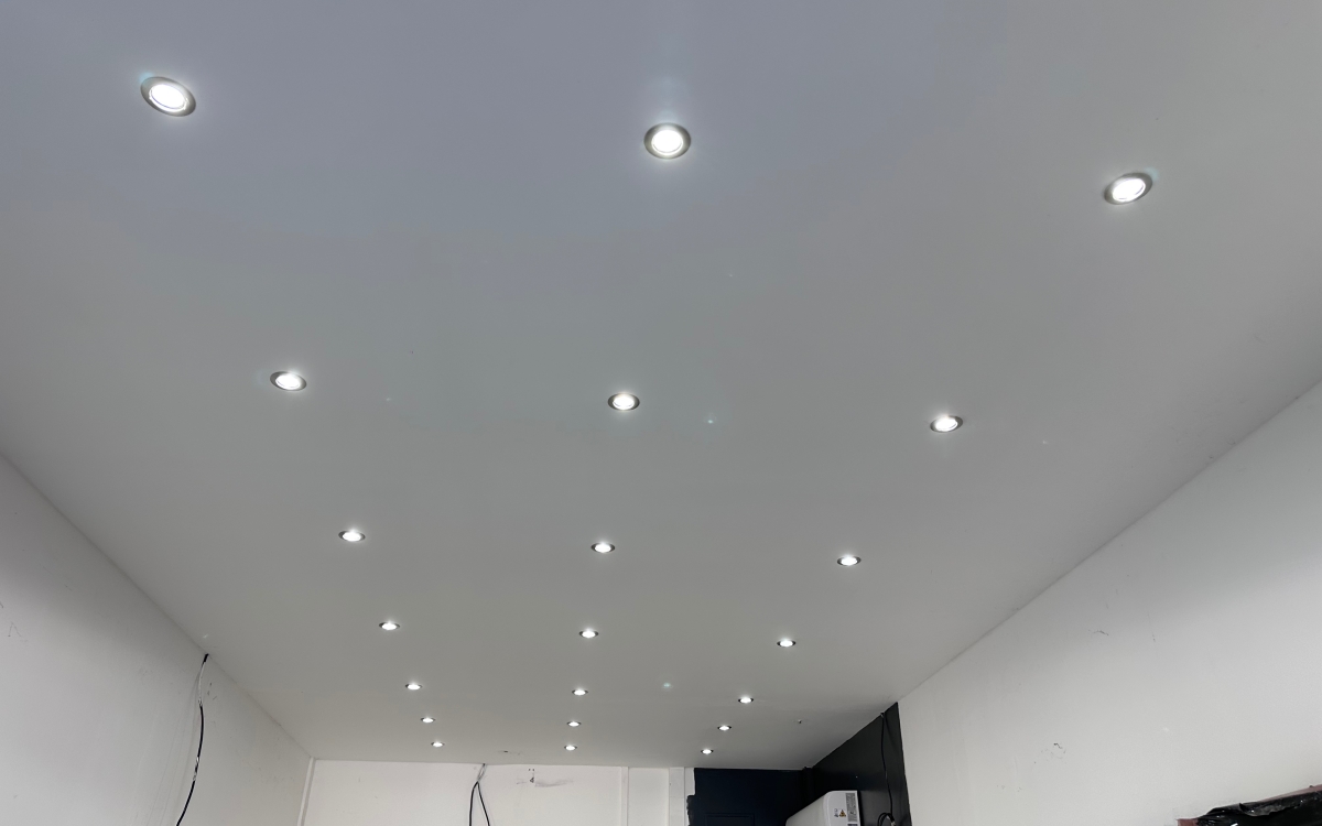 ST GILLES PLACE DU MARCHE LOCAL COMMERCIAL