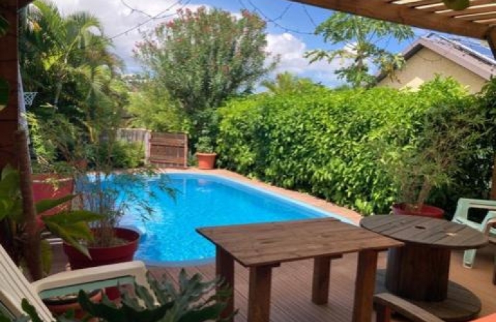 &Agrave; vendre &agrave; La plaine Saint-Paul : maison avec varangue, piscine, 4 chambres