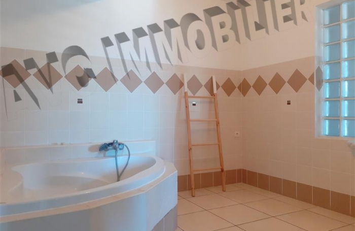Location Maison 180m&sup2; 5 pi&egrave;ces Etang-Sale