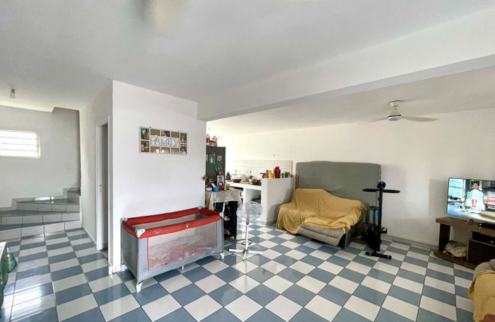 Vente Immeuble 300m&sup2; 12 pi&egrave;ces Sainte Suzanne